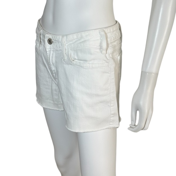 Levi’s | White Tab Shorts - Picture 4 of 11